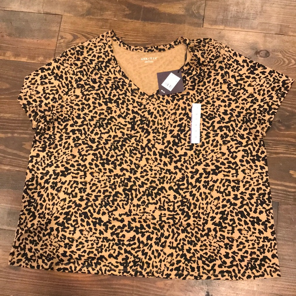 Leopard tee - short sleeve v neck